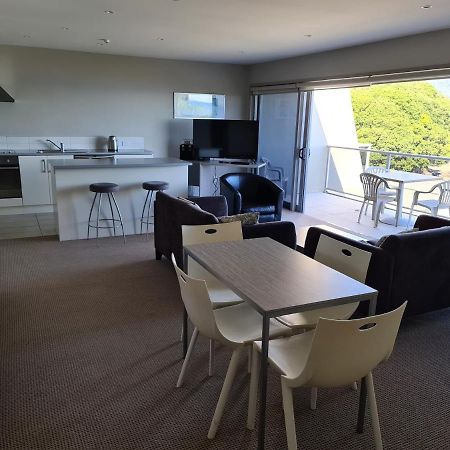 Te Kaha Beach Hotel Zewnętrze zdjęcie