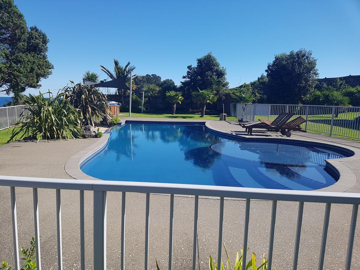 Te Kaha Beach Hotel Zewnętrze zdjęcie