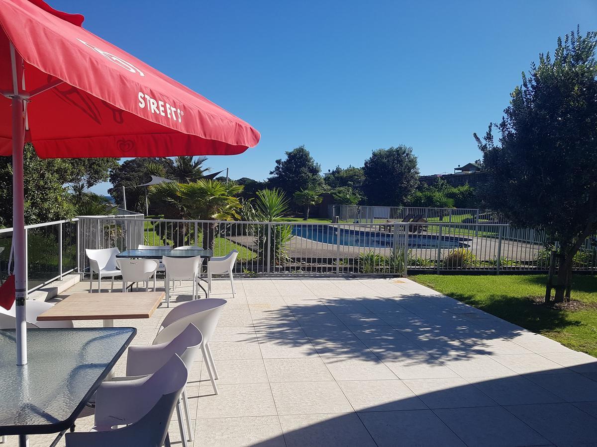 Te Kaha Beach Hotel Zewnętrze zdjęcie