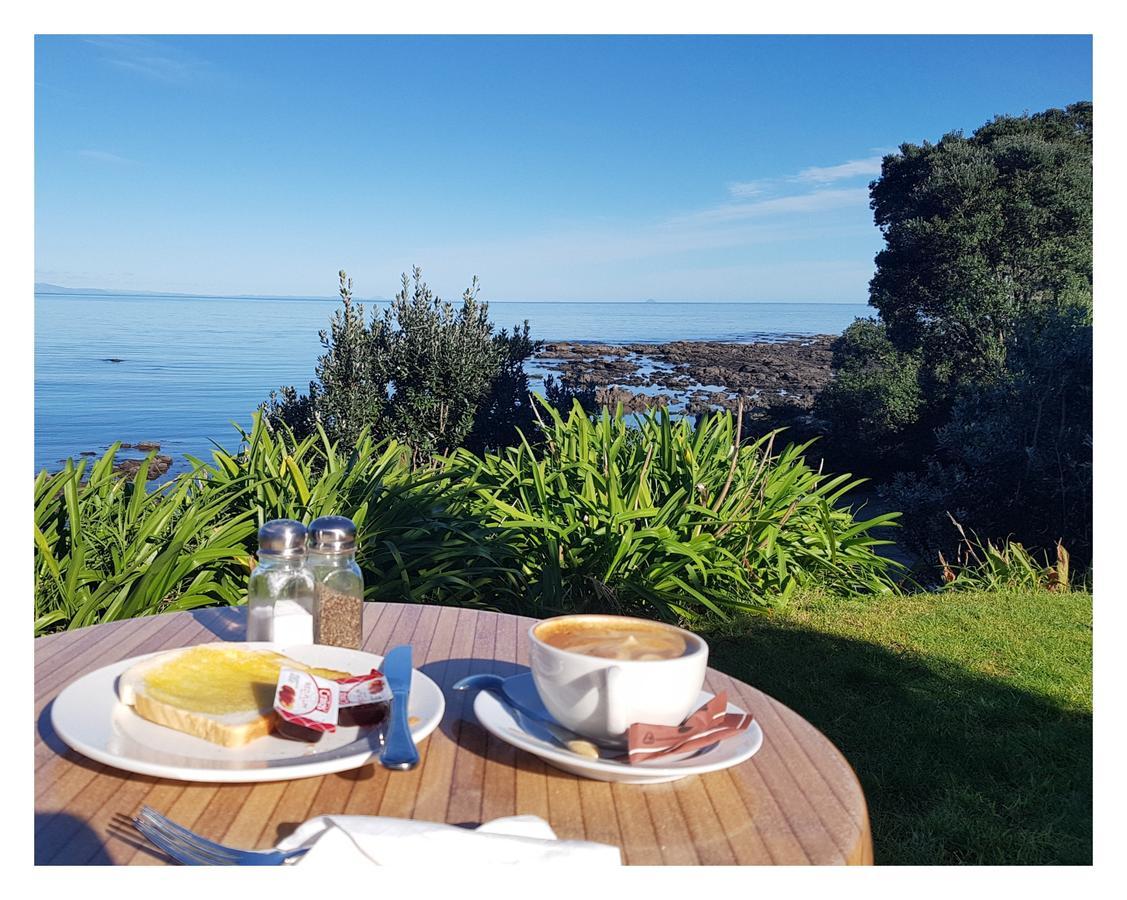 Te Kaha Beach Hotel Zewnętrze zdjęcie