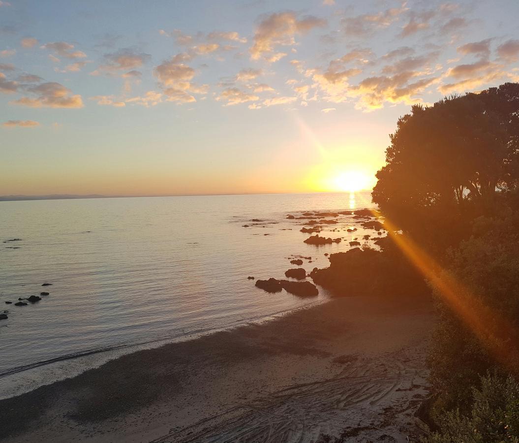 Te Kaha Beach Hotel Zewnętrze zdjęcie